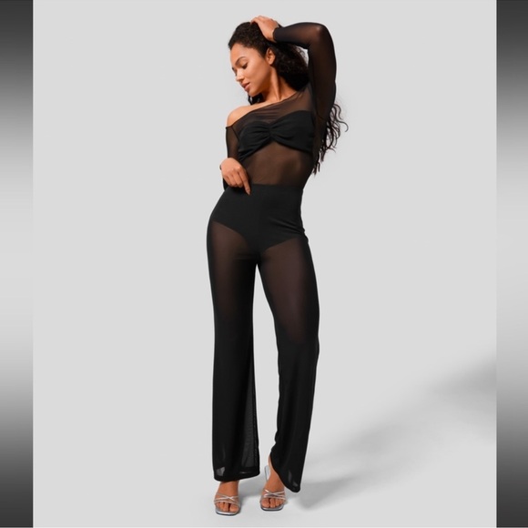 HALARA Black High Waisted 2-in-1 Sheer Mesh Dance Flare
Pants - Picture 1 of 9